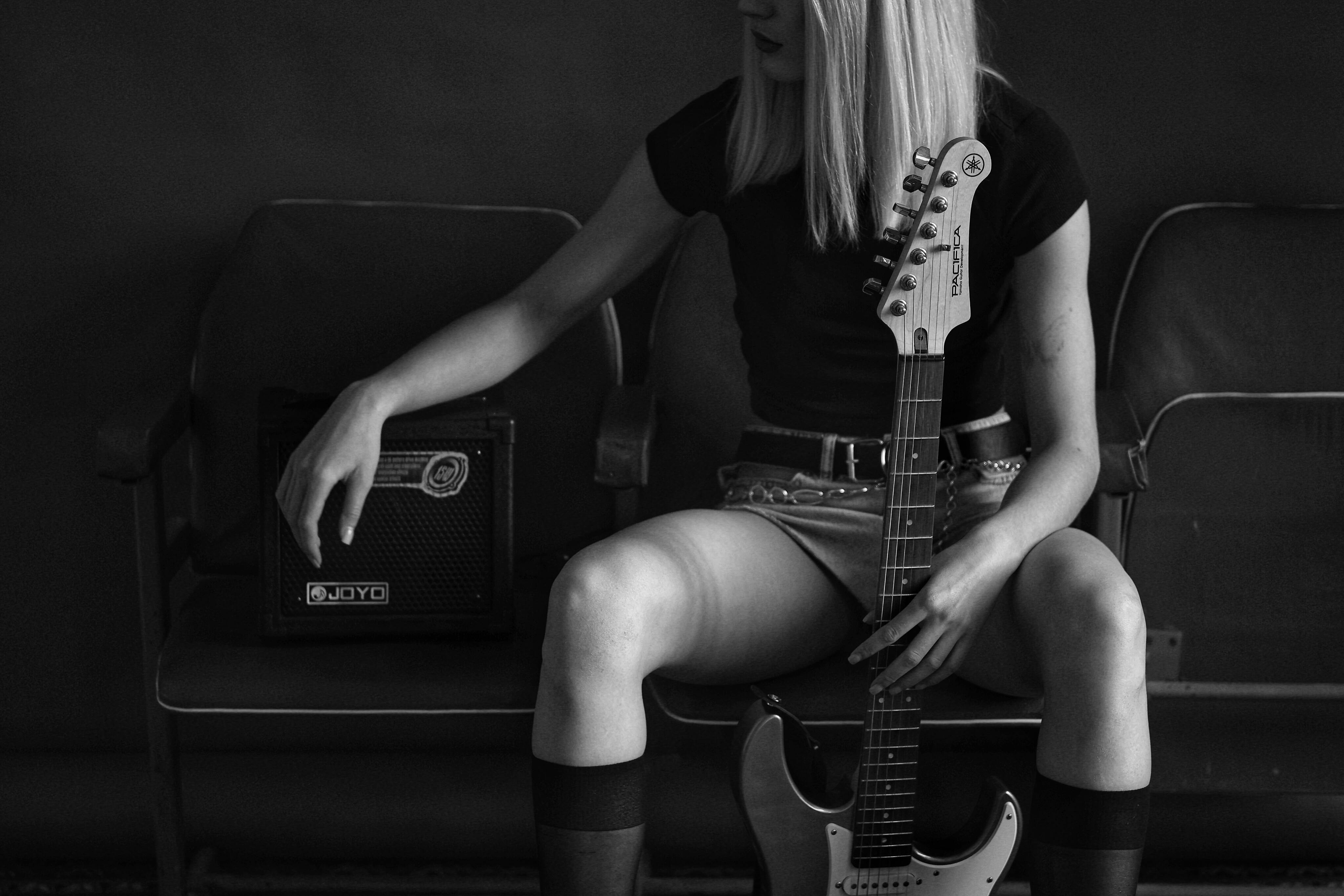 Set the Mood: 8 Songs That’ll Turn Up the Heat Before Things Get Steamy 🔥🎶