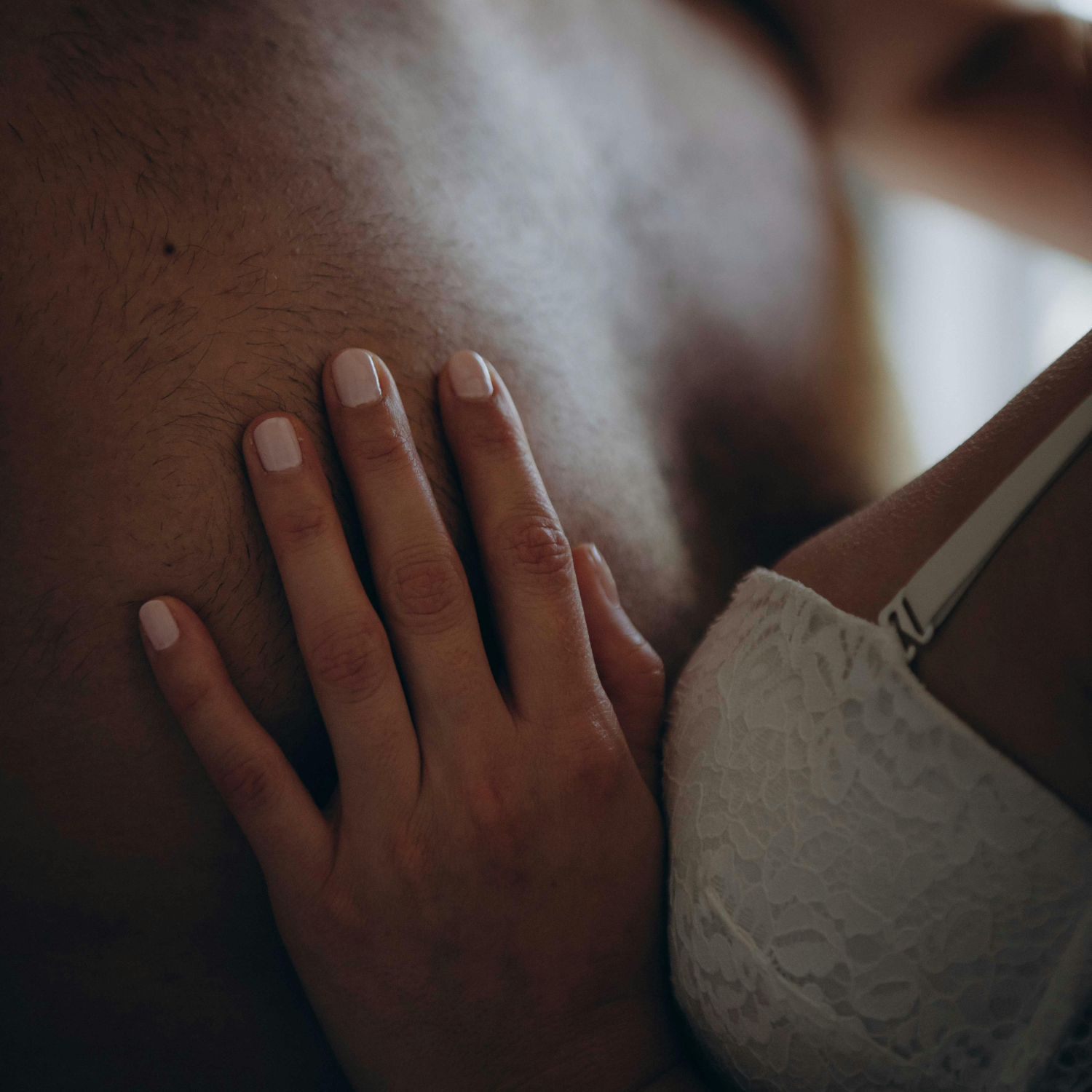5 Scents That’ll Make You Swoon Before the Passion Starts 💋🔥